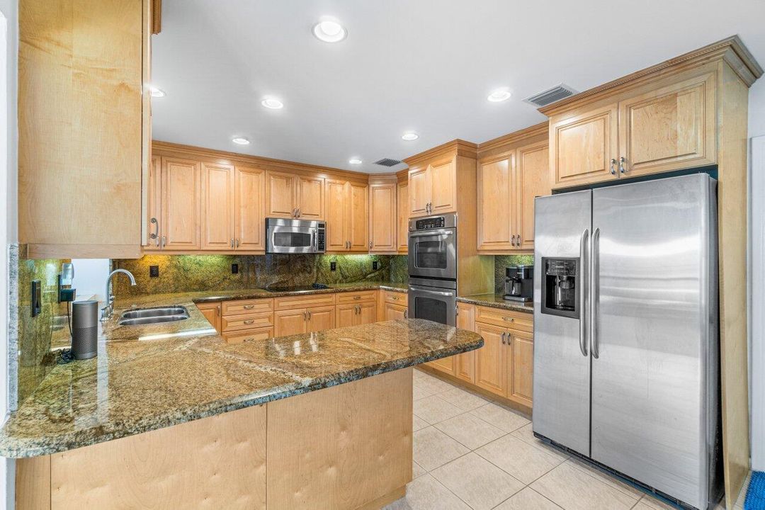 Active With Contract: $3,900 (2 beds, 2 baths, 1938 Square Feet)