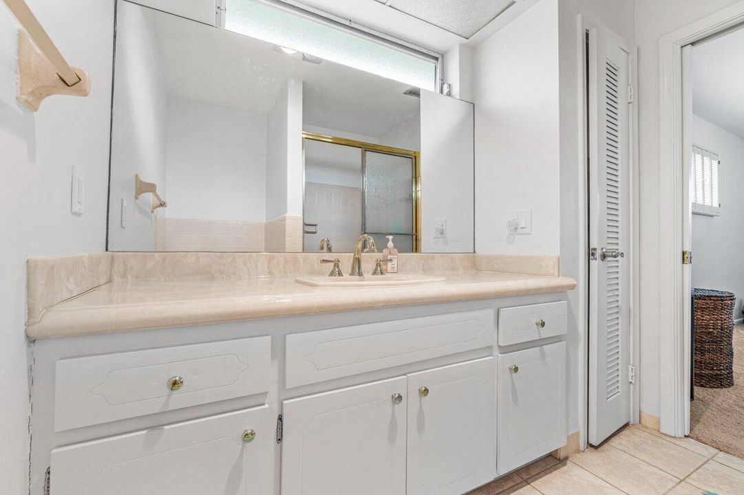 Active With Contract: $3,900 (2 beds, 2 baths, 1938 Square Feet)