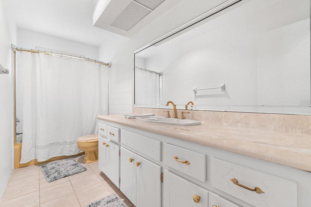 Active With Contract: $3,900 (2 beds, 2 baths, 1938 Square Feet)
