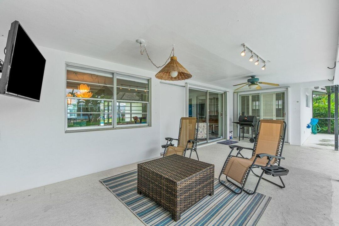 Active With Contract: $3,900 (2 beds, 2 baths, 1938 Square Feet)