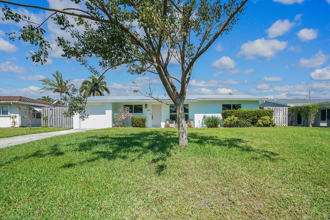 For Sale: $699,000 (2 beds, 1 baths, 1186 Square Feet)