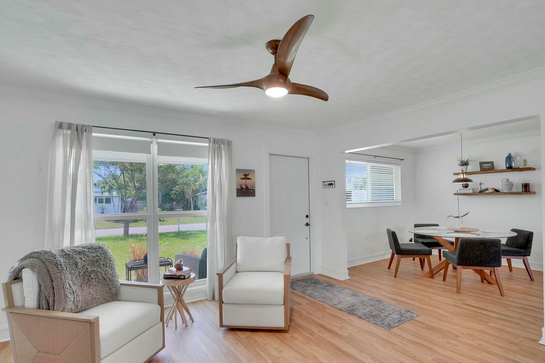 For Sale: $699,000 (2 beds, 1 baths, 1186 Square Feet)