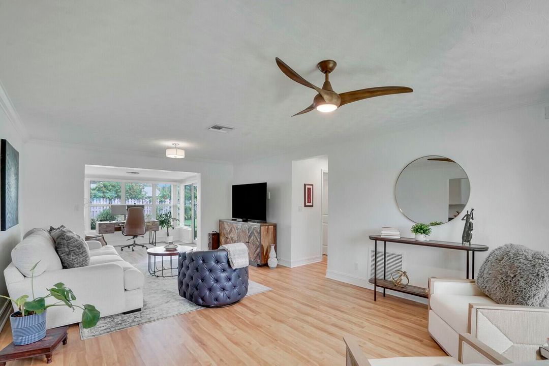 For Sale: $699,000 (2 beds, 1 baths, 1186 Square Feet)