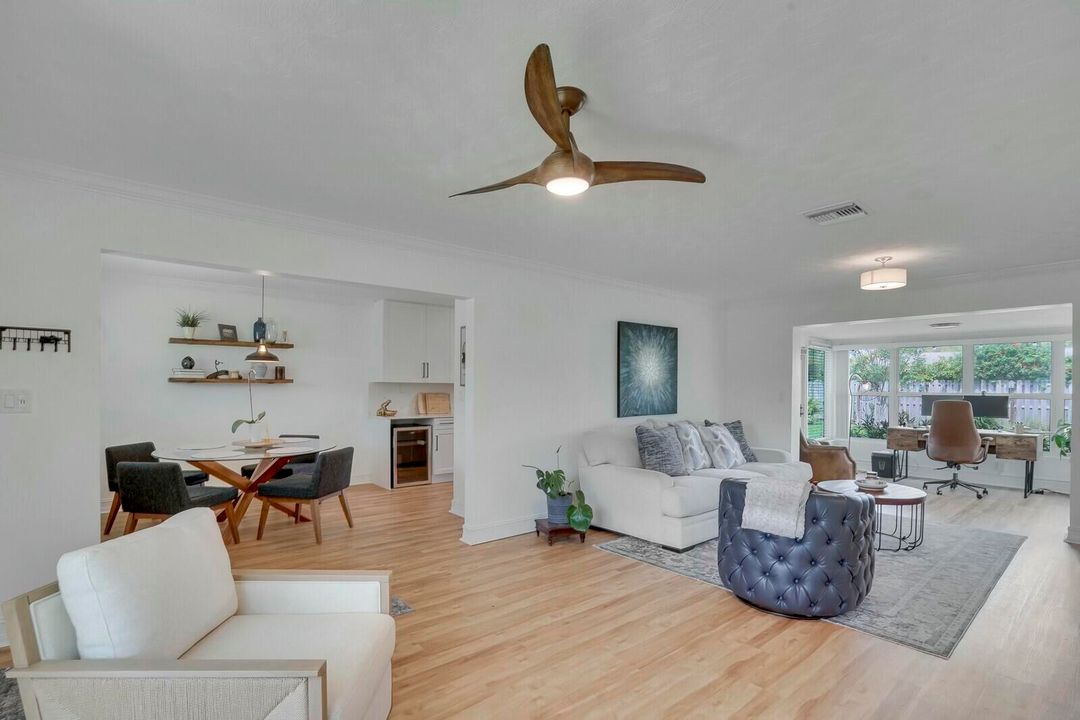 For Sale: $699,000 (2 beds, 1 baths, 1186 Square Feet)