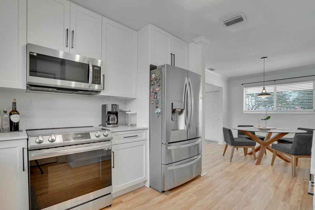 For Sale: $699,000 (2 beds, 1 baths, 1186 Square Feet)