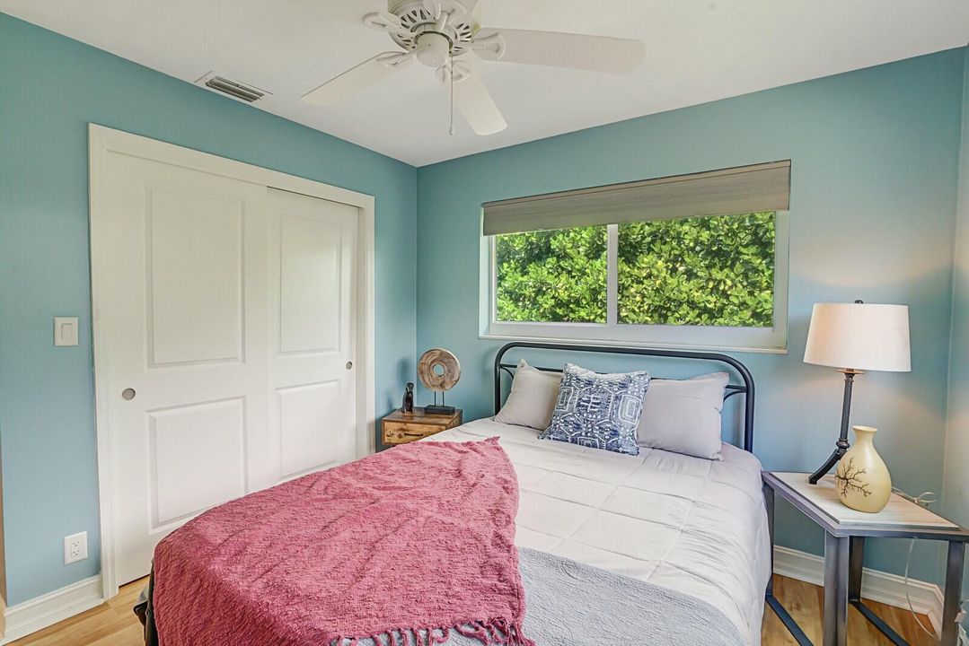 For Sale: $699,000 (2 beds, 1 baths, 1186 Square Feet)