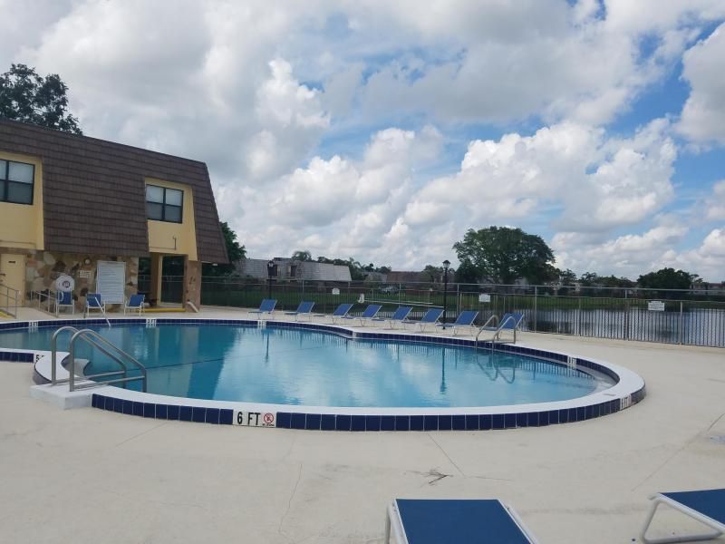 For Sale: $269,999 (2 beds, 2 baths, 1102 Square Feet)