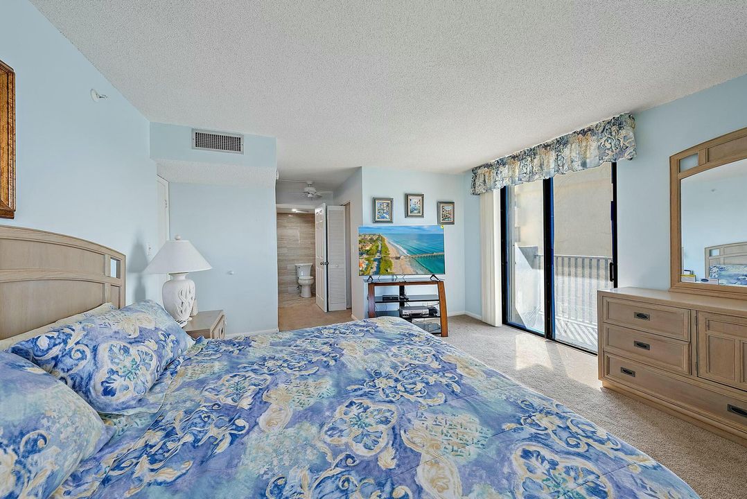 For Sale: $699,000 (2 beds, 2 baths, 1270 Square Feet)