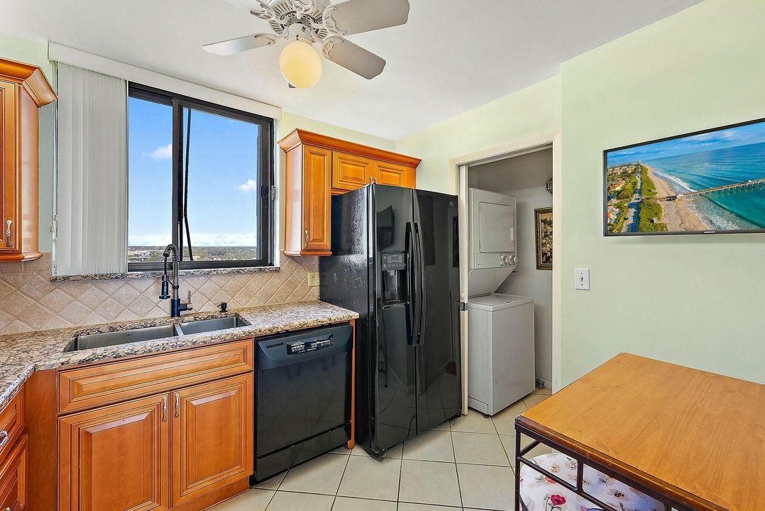 For Sale: $699,000 (2 beds, 2 baths, 1270 Square Feet)