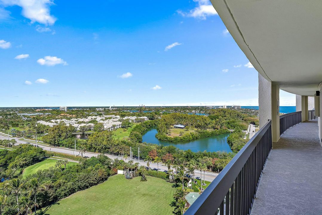 For Sale: $699,000 (2 beds, 2 baths, 1270 Square Feet)