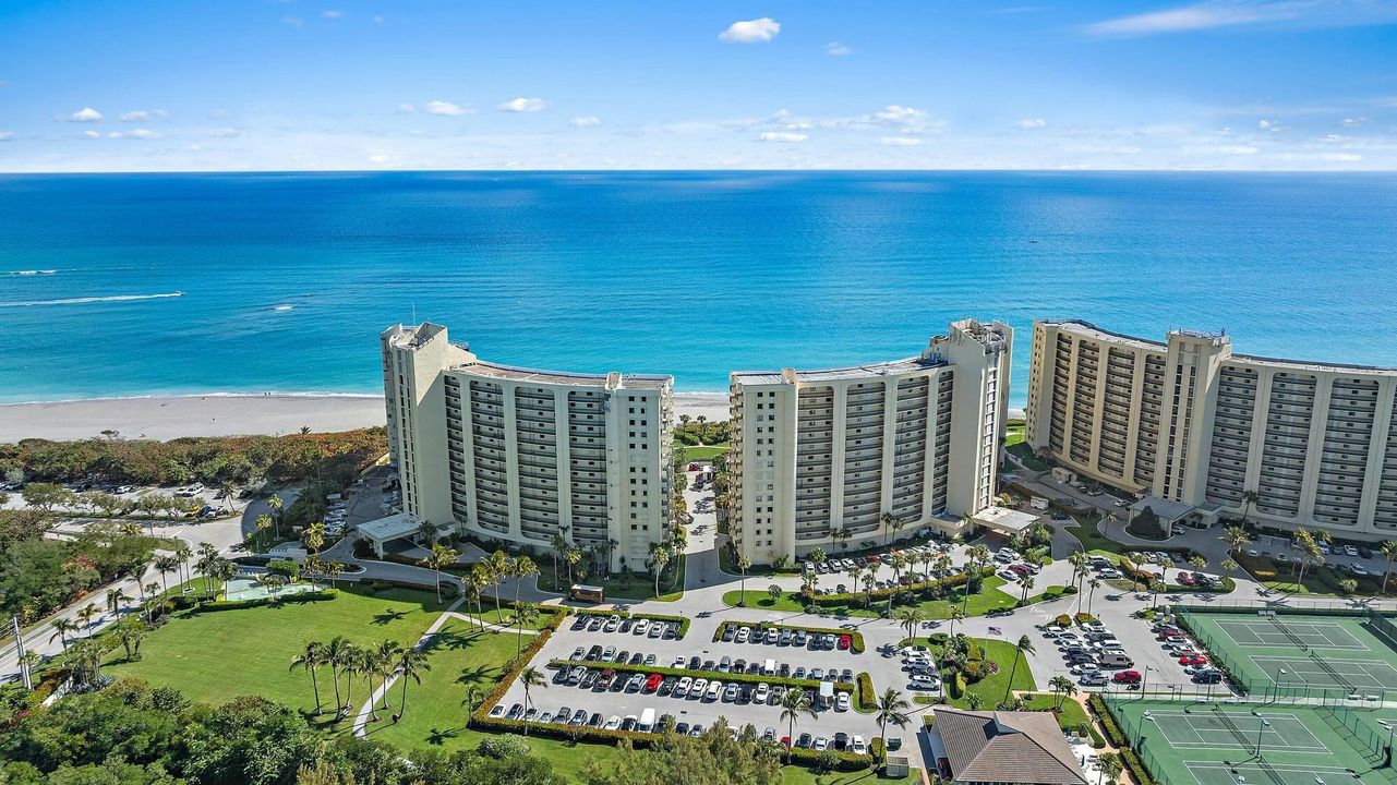 For Sale: $699,000 (2 beds, 2 baths, 1270 Square Feet)