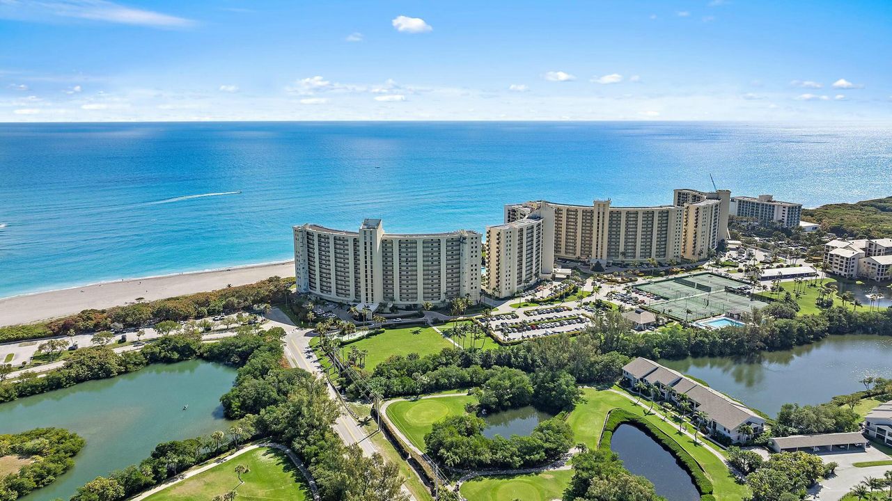 For Sale: $699,000 (2 beds, 2 baths, 1270 Square Feet)