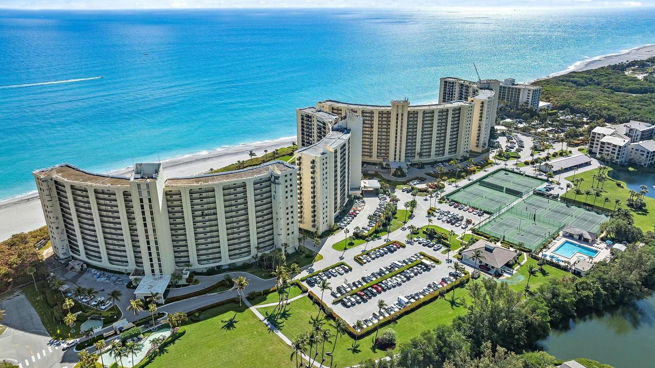 For Sale: $699,000 (2 beds, 2 baths, 1270 Square Feet)