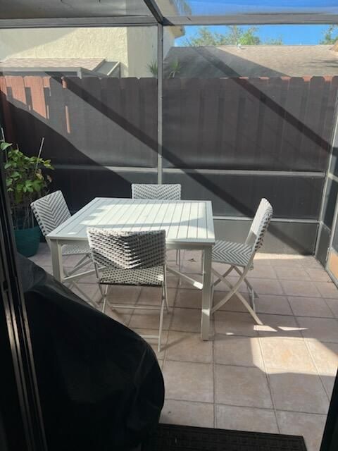 For Rent: $2,300 (2 beds, 2 baths, 1026 Square Feet)