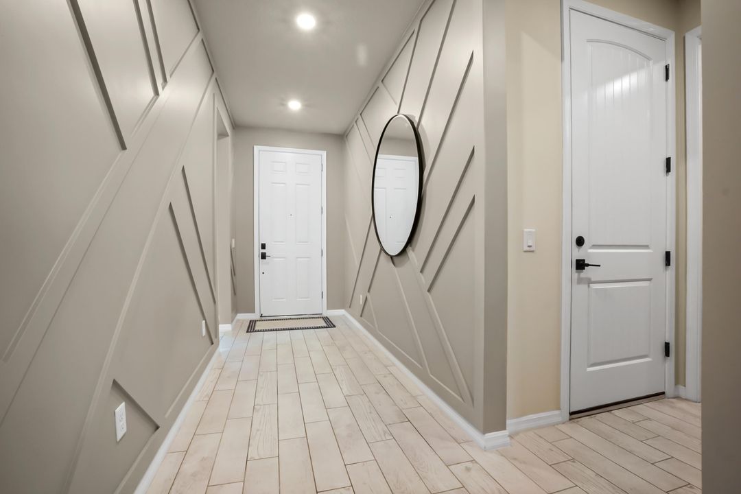 Под контрактом: $749,900 (3 спален, 2 ванн, 1979 Квадратных фут)