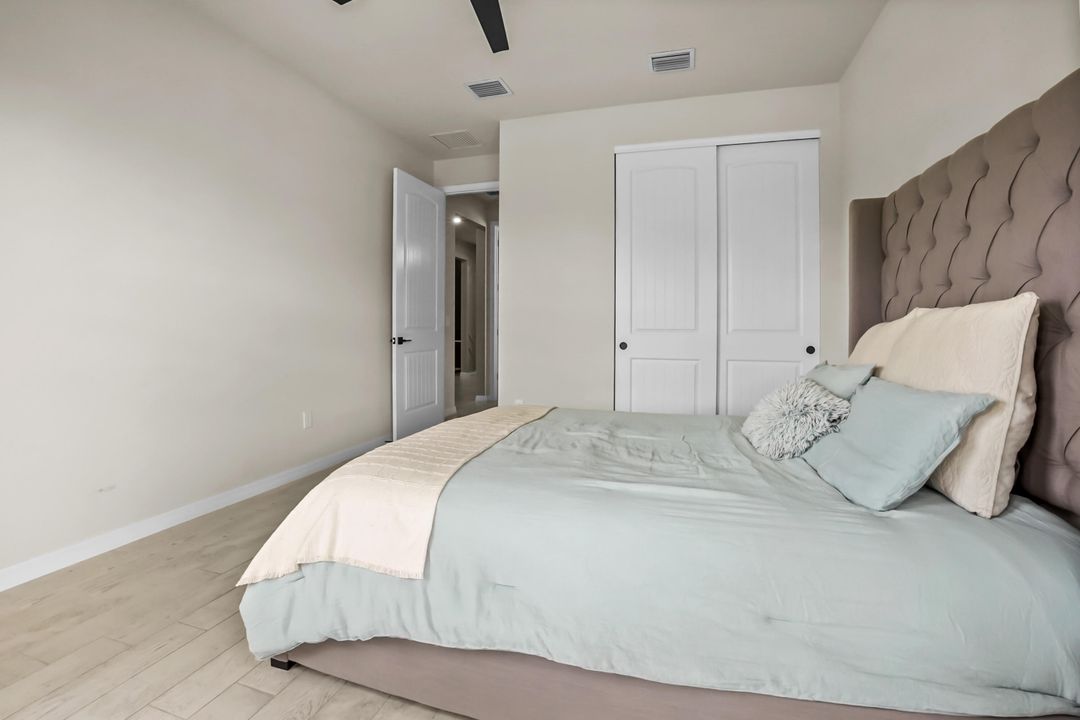 Под контрактом: $749,900 (3 спален, 2 ванн, 1979 Квадратных фут)