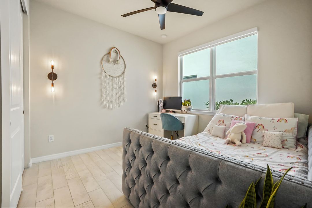 Под контрактом: $749,900 (3 спален, 2 ванн, 1979 Квадратных фут)