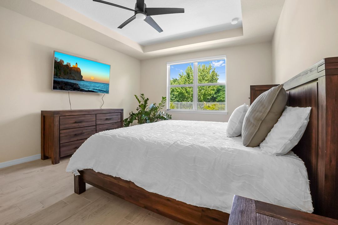 Под контрактом: $749,900 (3 спален, 2 ванн, 1979 Квадратных фут)