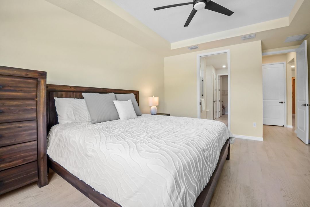 Под контрактом: $749,900 (3 спален, 2 ванн, 1979 Квадратных фут)