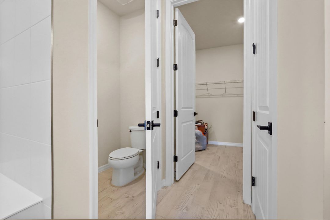 Под контрактом: $749,900 (3 спален, 2 ванн, 1979 Квадратных фут)