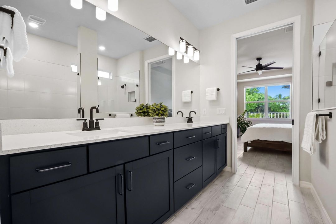 Под контрактом: $749,900 (3 спален, 2 ванн, 1979 Квадратных фут)