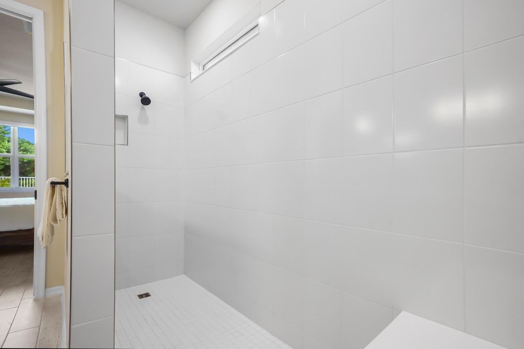 Под контрактом: $749,900 (3 спален, 2 ванн, 1979 Квадратных фут)