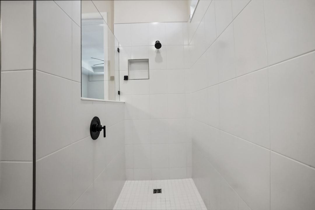 Под контрактом: $749,900 (3 спален, 2 ванн, 1979 Квадратных фут)