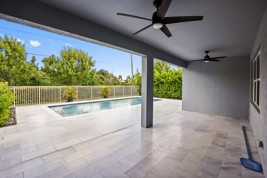 Под контрактом: $749,900 (3 спален, 2 ванн, 1979 Квадратных фут)