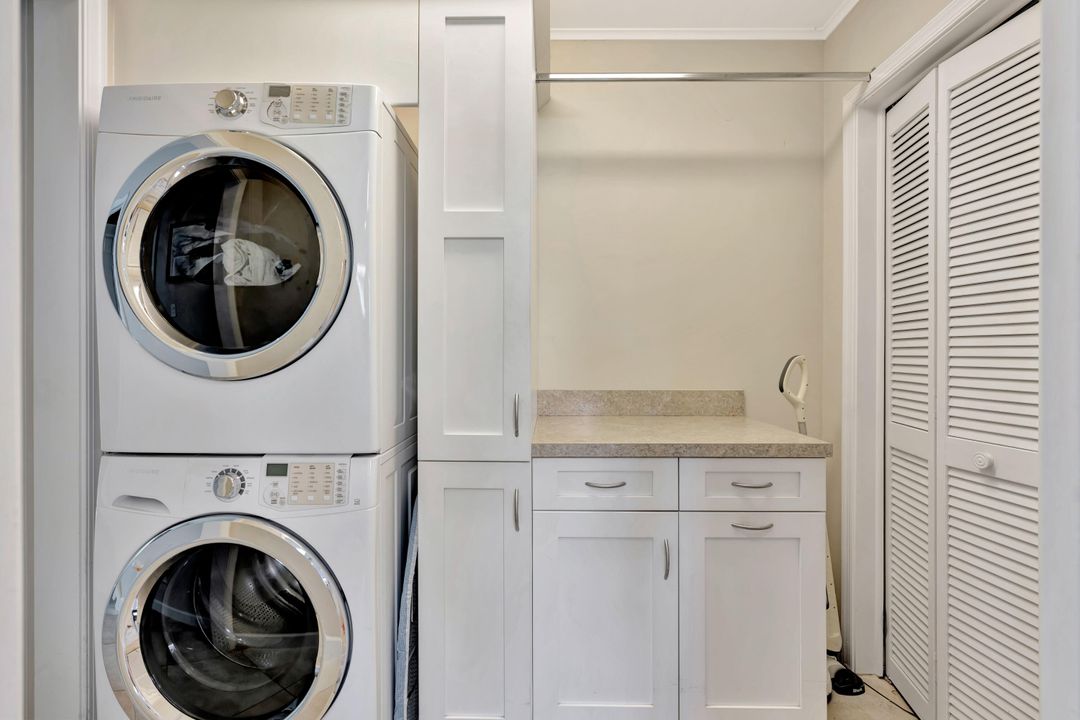 For Sale: $875,000 (4 beds, 4 baths, 2979 Square Feet)