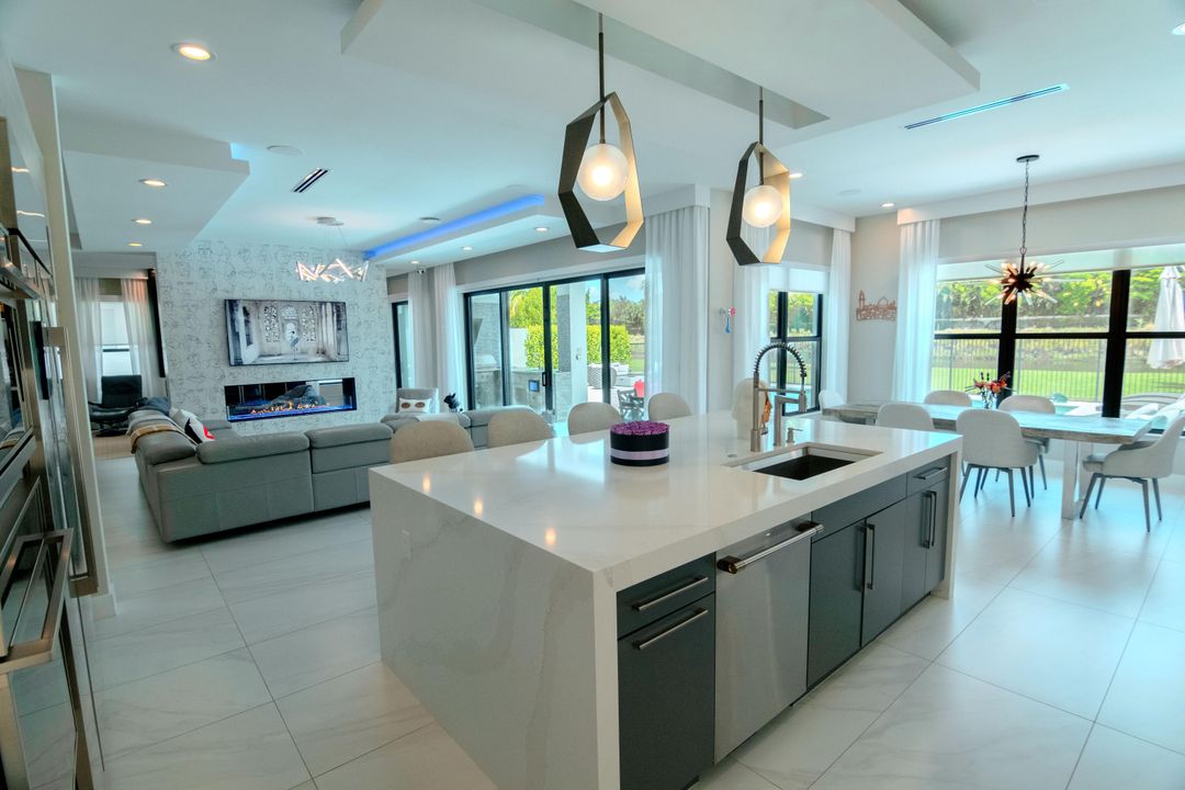 В аренду: $17,900 (5 спален, 6 ванн, 5315 Квадратных фут)