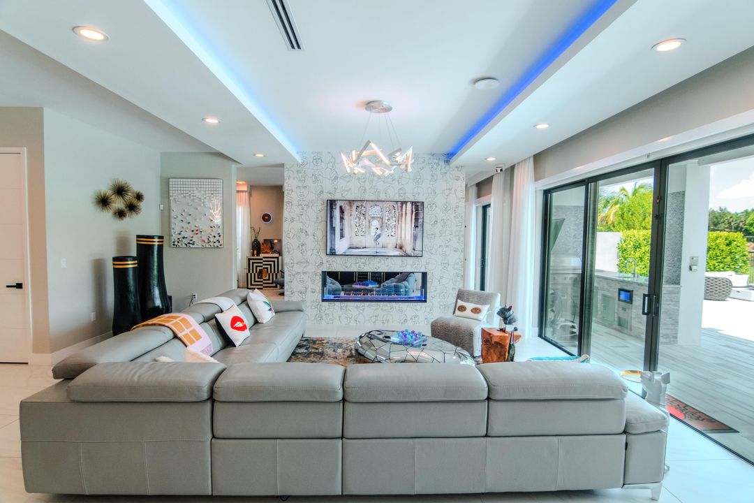 В аренду: $17,900 (5 спален, 6 ванн, 5315 Квадратных фут)