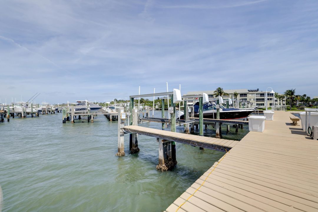 For Rent: $7,500 (2 beds, 2 baths, 1394 Square Feet)