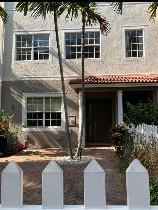 For Sale: $530,000 (3 beds, 2 baths, 1876 Square Feet)