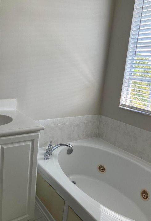 For Sale: $530,000 (3 beds, 2 baths, 1876 Square Feet)