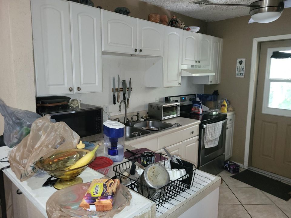 合同活跃: $325,000 (2 贝兹, 1 浴室, 941 平方英尺)