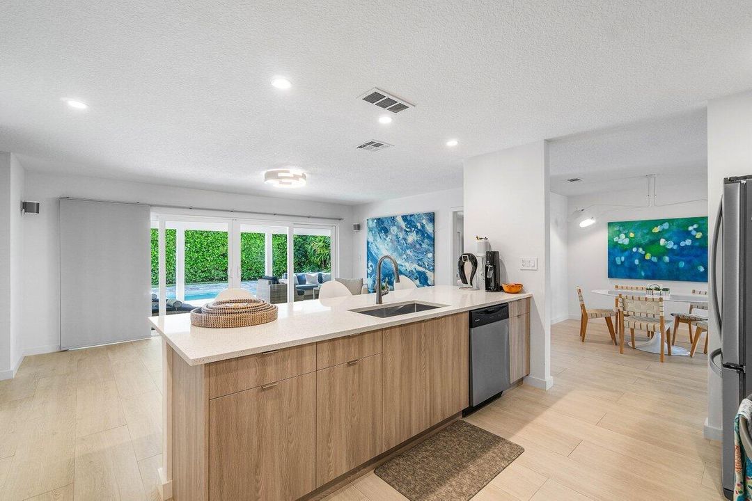 For Rent: $9,500 (3 beds, 2 baths, 1907 Square Feet)