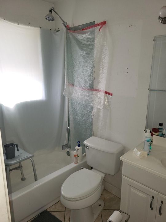 合同活跃: $325,000 (2 贝兹, 1 浴室, 941 平方英尺)