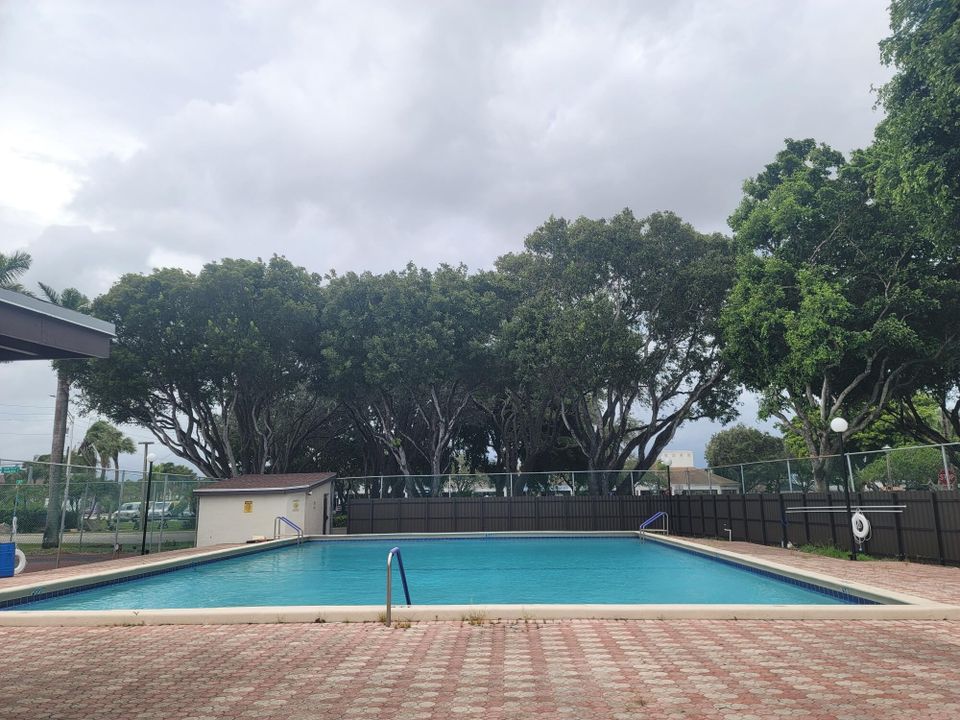 For Rent: $2,500 (3 beds, 2 baths, 1220 Square Feet)