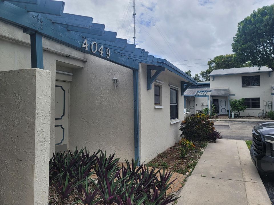 For Rent: $2,500 (3 beds, 2 baths, 1220 Square Feet)