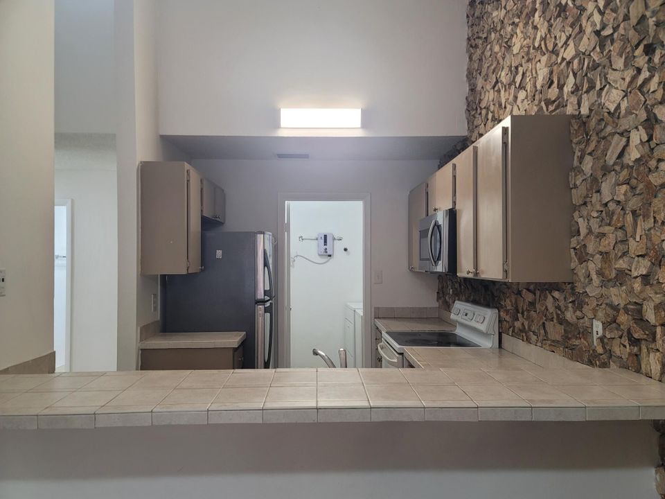 For Rent: $2,500 (3 beds, 2 baths, 1220 Square Feet)