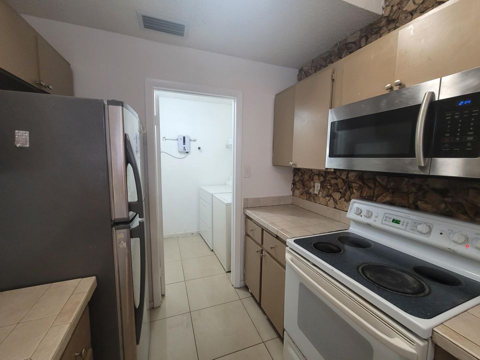 For Rent: $2,500 (3 beds, 2 baths, 1220 Square Feet)