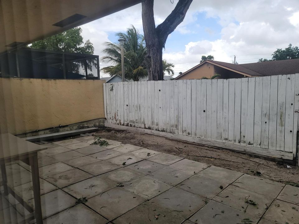 For Rent: $2,500 (3 beds, 2 baths, 1220 Square Feet)