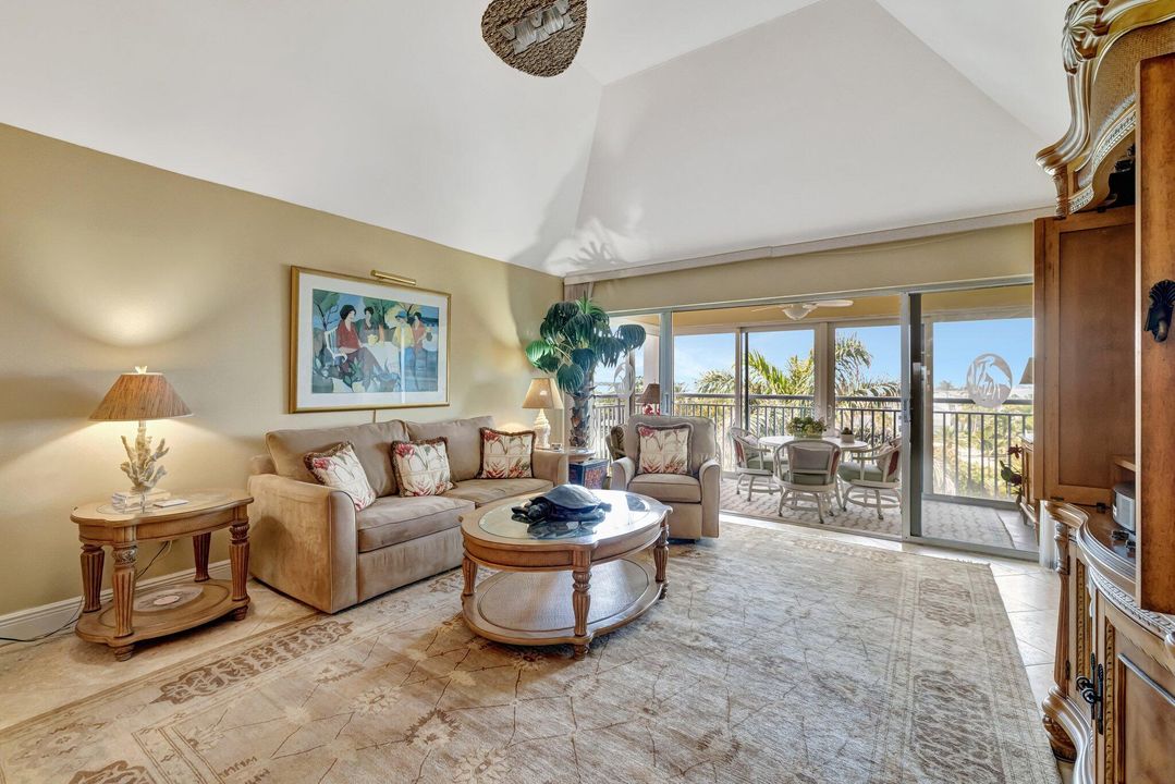 For Rent: $5,500 (2 beds, 2 baths, 1269 Square Feet)