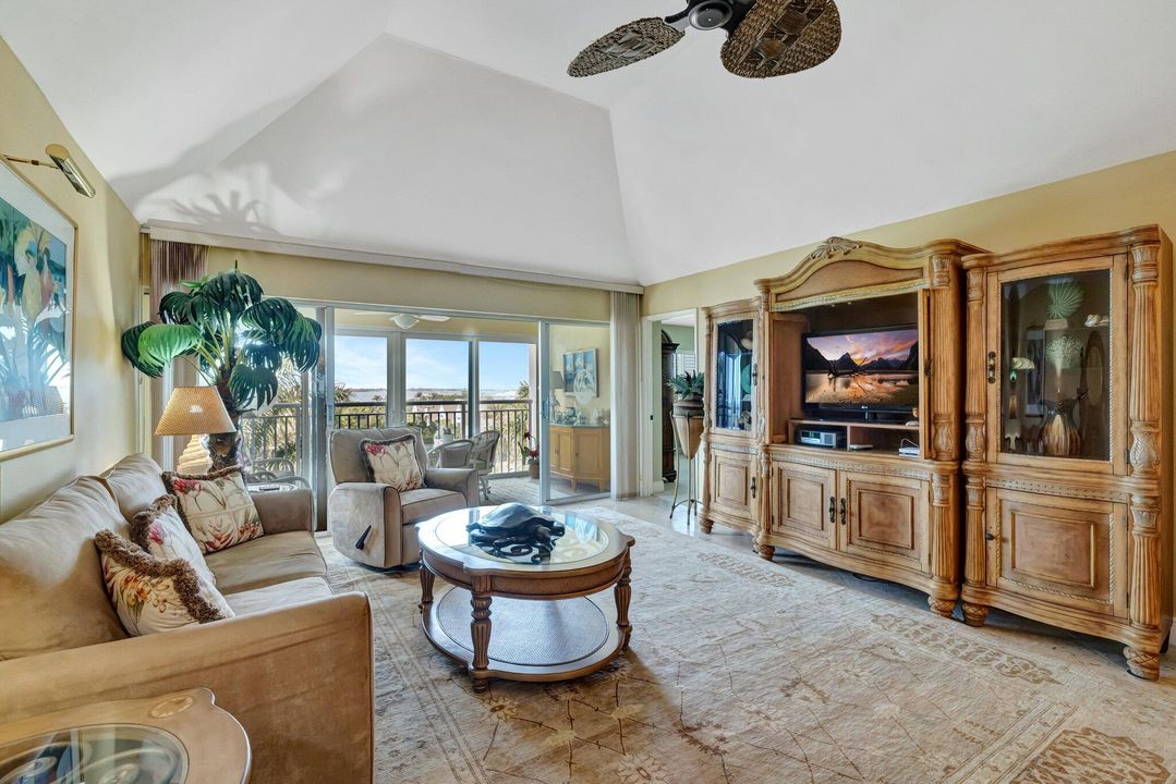 For Rent: $5,500 (2 beds, 2 baths, 1269 Square Feet)