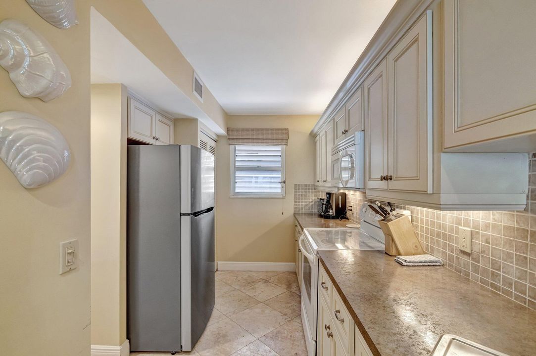 For Rent: $5,500 (2 beds, 2 baths, 1269 Square Feet)