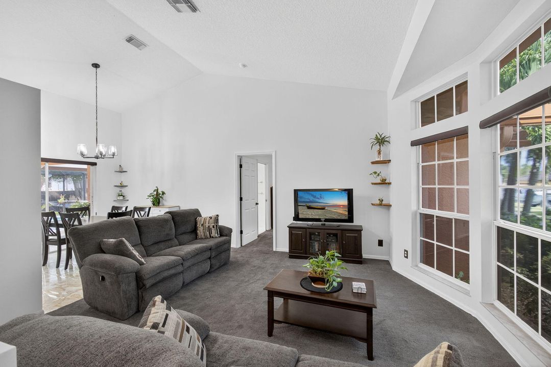 Activo con contrato: $445,000 (3 camas, 2 baños, 1626 Pies cuadrados)