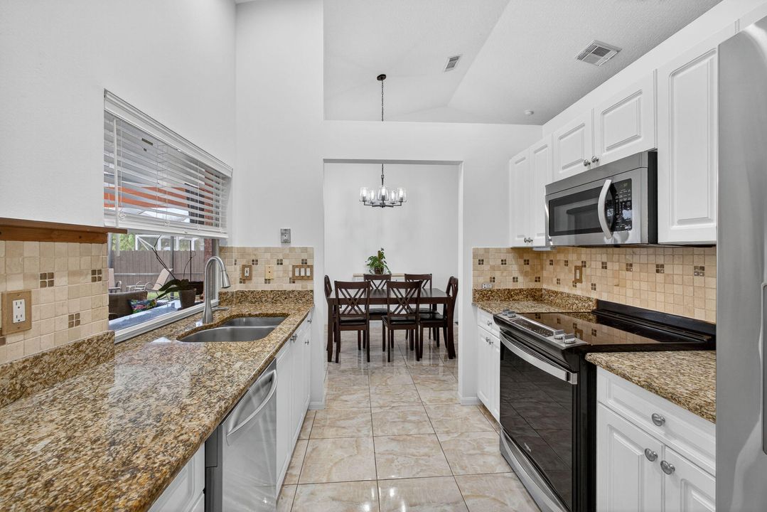 Activo con contrato: $445,000 (3 camas, 2 baños, 1626 Pies cuadrados)