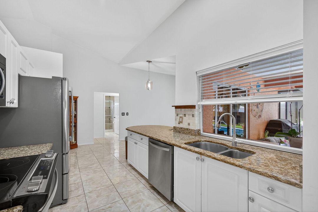 Activo con contrato: $445,000 (3 camas, 2 baños, 1626 Pies cuadrados)