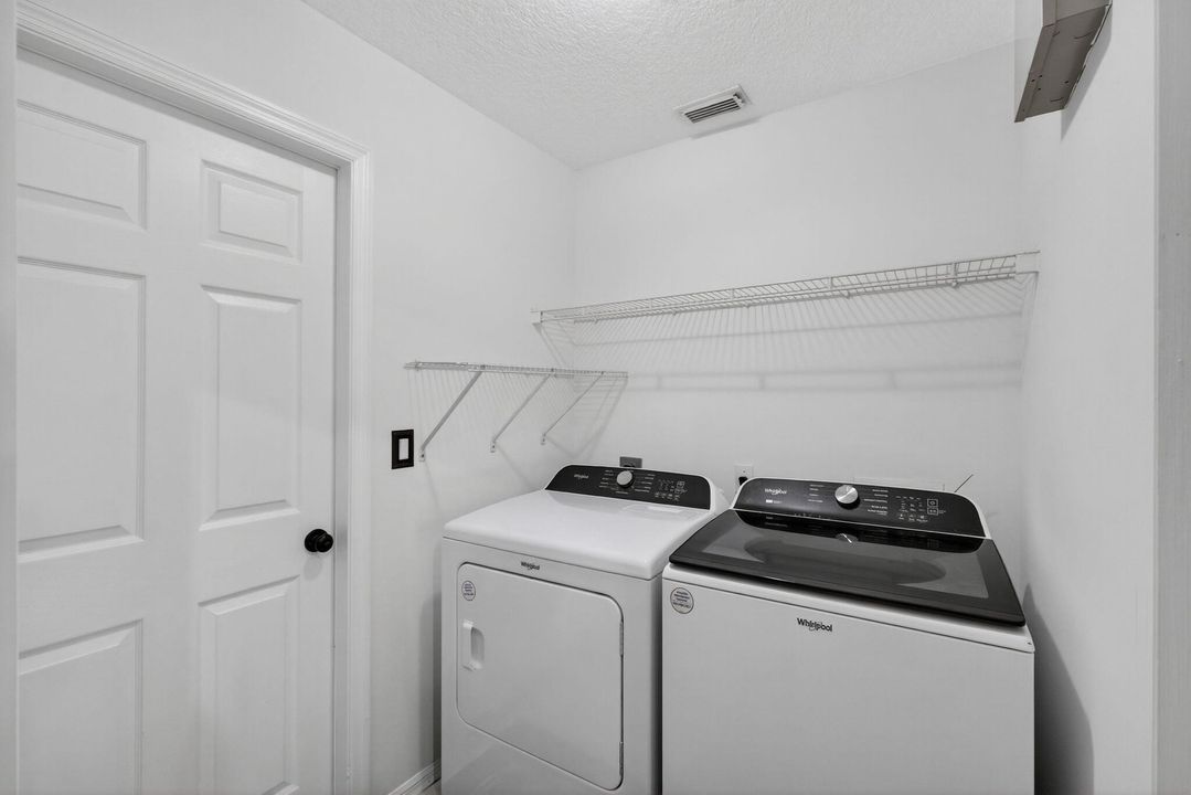 Activo con contrato: $445,000 (3 camas, 2 baños, 1626 Pies cuadrados)