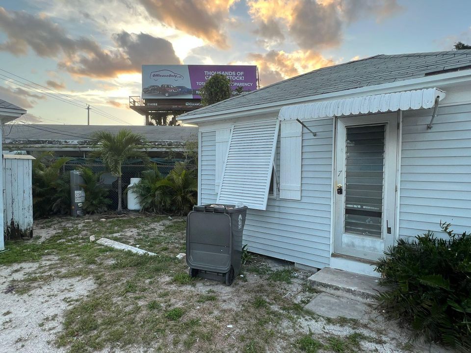 For Rent: $1,390 (1 beds, 1 baths, 1792 Square Feet)